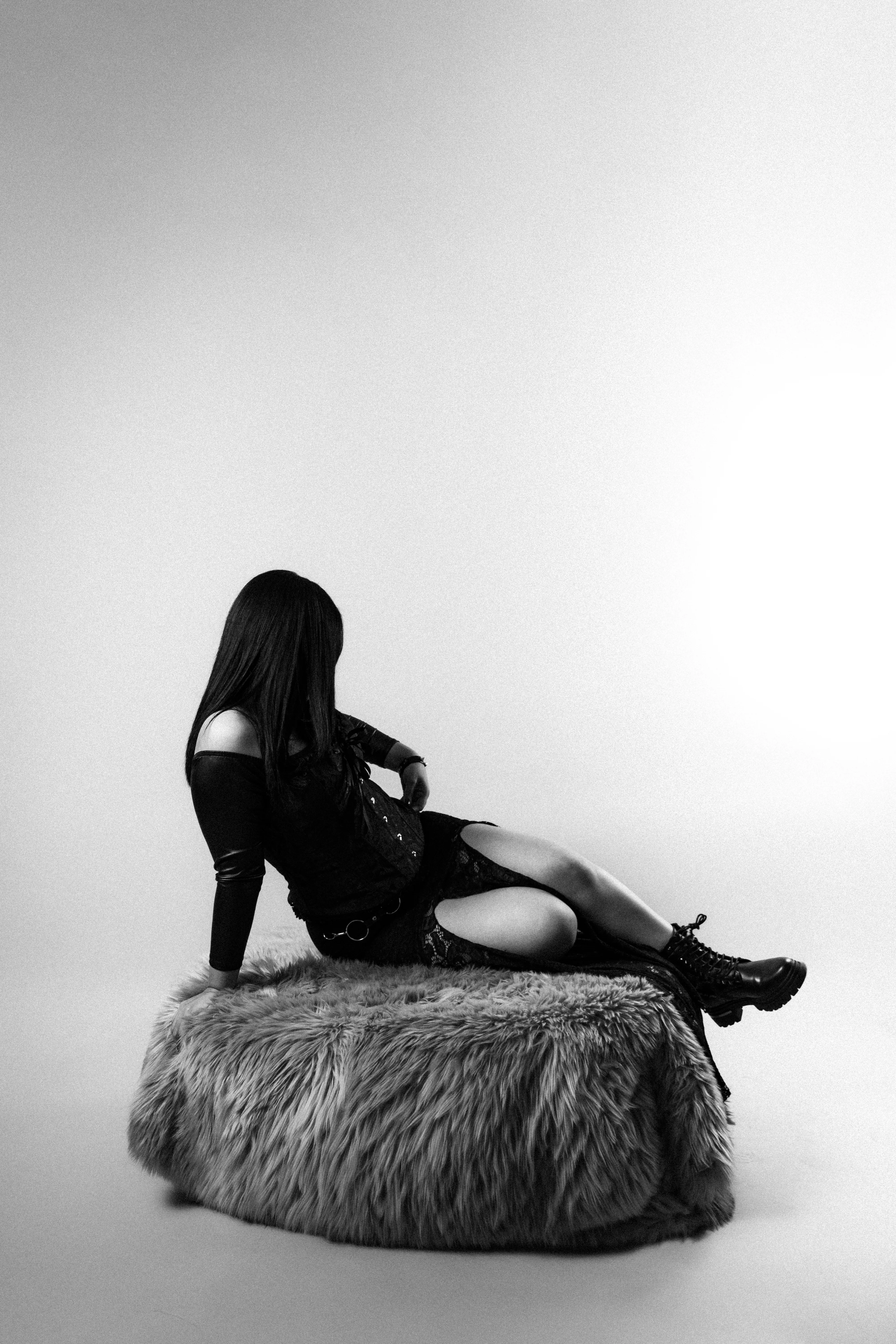 Retrato editorial en blanco y negro